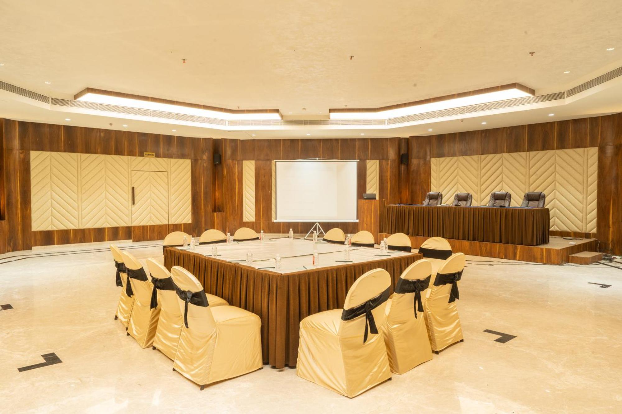 Hotel Mayura Raipur  ภายนอก รูปภาพ