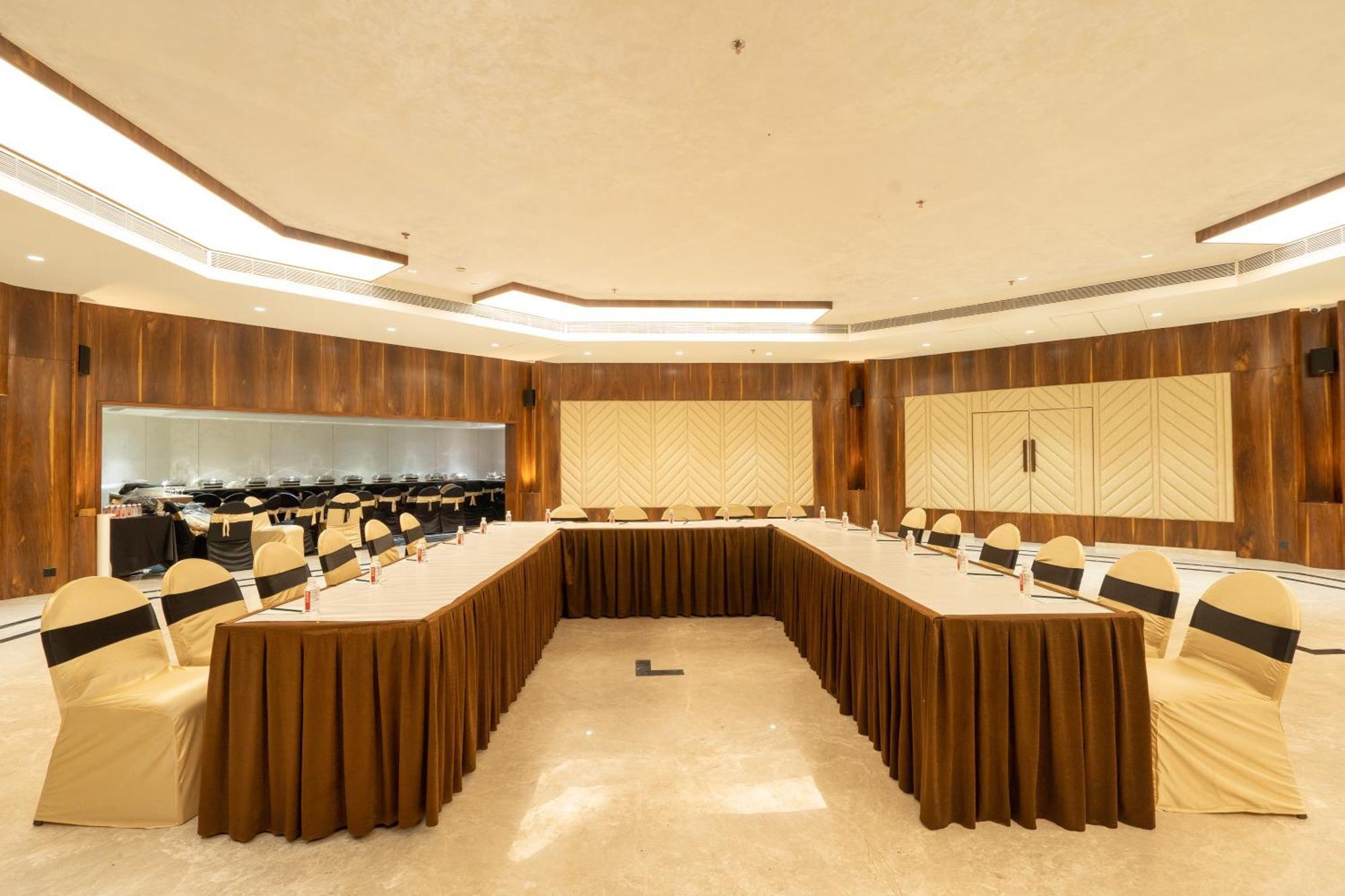 Hotel Mayura Raipur  ภายนอก รูปภาพ