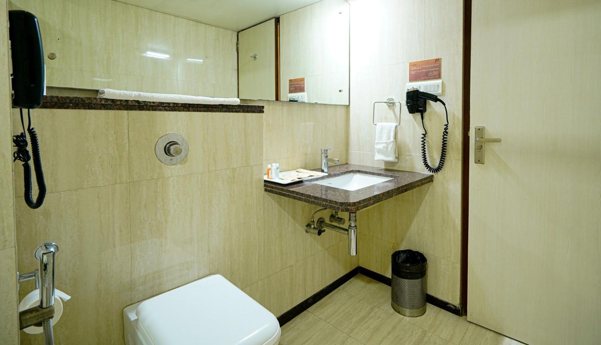 Hotel Mayura Raipur  ภายนอก รูปภาพ